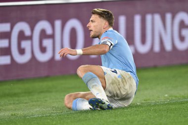 SS Lazio 'dan 17 yaşındaki Ciro Immobile, İtalya' nın başkenti Roma 'daki Stadio Olimpico' da oynanan SS Lazio-Cagliari Calcio maçının açılış golünü attıktan sonra takım arkadaşlarıyla birlikte kutluyor: LiveMedia / Claudio Pasquaz