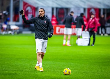 AC Milan 'dan Zlatan Ibrahimoviç, İtalya' nın Milano kentinde oynanan AC Milan - Crotone FC maçında ısınıyor.