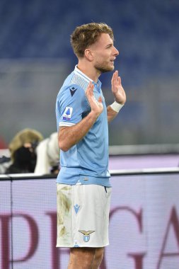 SS Lazio 'dan 17 yaşındaki Ciro Immobile, İtalya' nın başkenti Roma 'daki Stadio Olimpico' da oynanan SS Lazio-Cagliari Calcio maçının açılış golünü attıktan sonra takım arkadaşlarıyla birlikte kutluyor: LiveMedia / Claudio Pasquaz