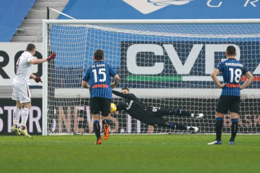 Pierluigi Gollini (Atalanta) İtalya 'nın Bergamo kentindeki Gewiss Stadyumu' nda oynanan İtalya Serie A maçında Andrea Belotti 'nin (Torino FC) penaltısını kurtardı.
