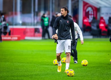 AC Milan 'dan Zlatan Ibrahimoviç, İtalya' nın Milano kentinde oynanan AC Milan - Crotone FC maçında ısınıyor.