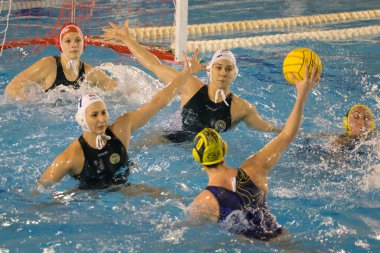 Arianna Gragnolati - Vetrocar CSS Verona - Dora Toth-Csabai - FTC Telekom Budapeşte Waterpolo Kadınlar Ligi FTC Telekom Budapeşte - CSS Verona maçında Monte Bianco havuzlarında. Verona, İtalya, Şubat 06, 2021 - Fotoğraf: LiveMedia / Roberto T