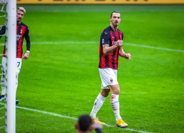 AC Milan 'dan Zlatan Ibrahimoviç, İtalya' nın Milano kentindeki Giuseppe Meazza Stadyumu 'nda oynanan AC Milan-Crotone FC maçında gol attıktan sonra kutlama yapıyor.