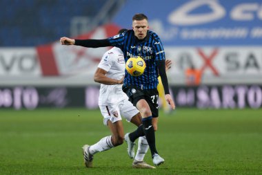 Josip Iliciç (Atalanta) İtalya 'nın Bergamo kentindeki Gewiss Stadyumu' nda oynanan Atalanta BC maçında topu kontrol ediyor.