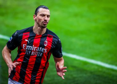 AC Milan 'dan Zlatan Ibrahimoviç, İtalya' nın Milano kentindeki Giuseppe Meazza Stadyumu 'nda oynanan AC Milan-Crotone FC maçında gol attıktan sonra kutlama yapıyor.