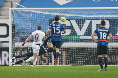 Andrea Belotti (Torino FC) İtalya 'nın Bergamo şehrindeki Gewiss Stadyumu' nda oynanan İtalya Serie A maçında Torino FC 'nin ilk golünü attı: LiveMedia / Francesco Scaccianoce