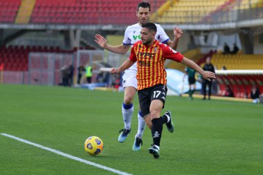 Gianluca Caprari (Benevento Calcio) Antonio Candreva (UC Sampdoria) Benevento - Sampdoria, Stadio Ciro Vigorito arasında oynanan Serie A futbol maçı sırasında, 7 Şubat 2021 tarihinde Benevento İtalya / LiveMedia 'da oynanmıştır.