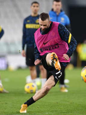 Marcelo Brozovic (FC Internazionale) İtalyan futbolu Coppa Italia maçı sırasında İtalya 'nın Torino kentindeki Allianz Stadyumu' nda oynanan Juventus FC - FC Internazionale maçında ısınma turunda, 9 Şubat 2021 - Kredi: LiveMedia / Claudio Benedetto