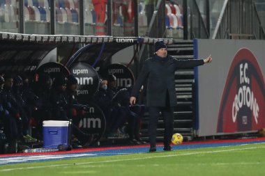 Crotone - Sassuolo, Stadio Ezio Scida ile 14 Şubat 2021 'de Crotone İtalya / LiveMedia' da oynanan Serie A futbol karşılaşmasında teknik direktör Giovanni Stroppa (Crotone FC)