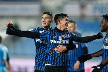 Matteo Pessina (Atalanta), İtalya 'nın Bergamo kentindeki Gewiss Stadyumu' nda oynanan İtalya Coppa Italia maçında gol attıktan sonra kutluyor.