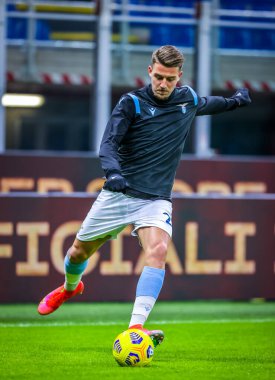 SS Lazio 'dan Sergej Milinkoviç-Saviç İtalya' nın Milano, İtalya 'daki Giuseppe Meazza stadyumunda oynanan FC Internazionale-SS maçı sırasında ısındı.
