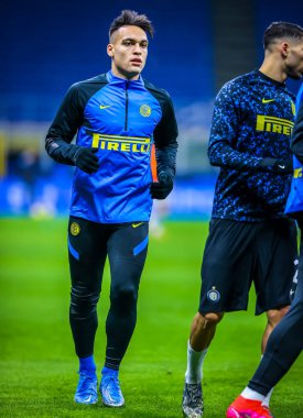 FC Internazionale takımından Lautaro Martinez, İtalya 'nın Milano şehrindeki Giuseppe Meazza Stadyumu' nda oynanan FC Internazionale - SS Lazio maçında ısındı.