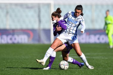 İtalyan Coppa Italia Women futbol karşılaşmasında Yoreli Rincon (Inter) ve Tessel Middag (Fiorentina Femminile) ACF Fiorentina Femminile FC Internazionale 'ye karşı Floransa, İtalya' daki Artemio Franchi stadyumu, 14 Şubat 2021 - Fotoğraf: LiveMedia / Li