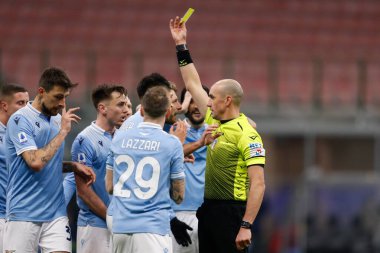 Michael Fabbri, İtalya 'nın Milano kentinde bulunan Giuseppe Meazza Stadyumu' nda oynanan FC Internazionale maçında Lazio 'ya sarı kart verdi.