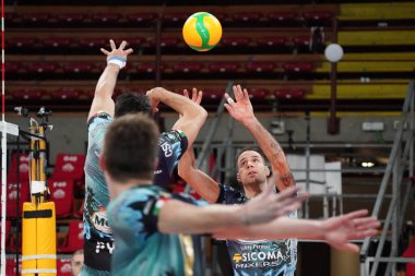 Travica Dragan (n.04 setter sir Security conad perugia) Alza, CEV Şampiyonlar Ligi voleybol maçı sırasında Perugia, İtalya 'da PalaEvangelisti' de Sir Sicoma Monini Perugia 'ya karşı, 11 Şubat 2021 - Fotoğraf: LiveMedia / Loris Cerquiglini