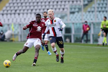 İtalya Serisi A maçında Lennart Czyborra (CFC Genoa) - Wilfried Singo (Torino FC) - Torino FC - Genoa CFC maçında Torino Gran Torino - Stadio Gran Torino, Torino, Torin, İtalya, 13 Şubat 2021