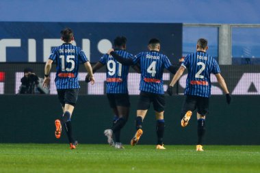 Duvan Zapata (Atalanta), İtalya 'nın Bergamo kentindeki Gewiss Stadyumu' nda oynanan İtalya Coppa Italia maçında gol attıktan sonra kutlama yapıyor: LiveMedia / Francesco Scaccianoce