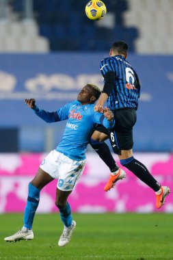 Jose Luis Palomino (Atalanta), İtalya 'nın Bergamo kentindeki Gewiss Stadyumu' nda oynanan İtalya Coppa Italia maçında Victor Osimhen (SSC Napoli) ile karşılaştı, 10 Şubat 2021 - Fotoğraf: LiveMedia / Francesco Scaccianoce