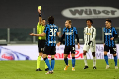 İtalyan futbolu Coppa Italia maçında Matteo Darmian (FC Internazionale) sarı kart Juventus FC - FC Internazionale maçında Torino, İtalya 'daki Allianz Stadyumu' nda, 9 Şubat 2021 - Kredi: LiveMedia / Claudio Benedetto