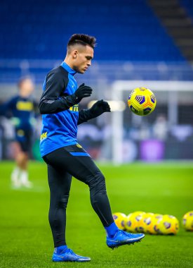 FC Internazionale takımından Lautaro Martinez, İtalya 'nın Milano şehrindeki Giuseppe Meazza Stadyumu' nda oynanan FC Internazionale - SS Lazio maçında ısındı.