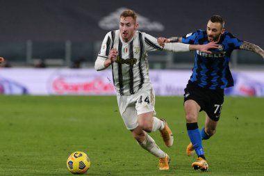 Dejan Kulusevski (Juventus FC) - Marcelo Brozovic (FC Internazionale) - İtalya Coppa Italia maçında Juventus FC - FC Internazionale maçında Torino, İtalya 'daki Allianz Stadyumu' nda, 9 Şubat 2021 - Fotoğraf: LiveMedia / Claudio Benedetto