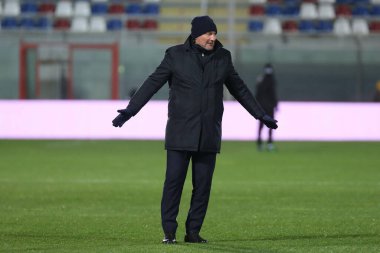 Crotone - Sassuolo, Stadio Ezio Scida ile 14 Şubat 2021 'de Crotone İtalya / LiveMedia' da oynanan Serie A futbol karşılaşmasında teknik direktör Giovanni Stroppa (Crotone FC)