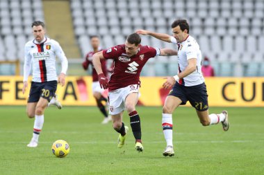 Andrea Belotti (Torino FC) İtalya futbolu Serie A maçında Ivan Radovanoviç (CFC Genoa) 'ye karşı Torino FC ile Cenova CFC karşılaşması, Torin, İtalya' da Gran Torino 'da 13 Şubat 2021 - Fotoğraf: LiveMedia / Claudio Benedetto