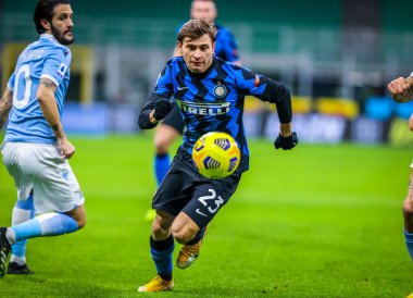 FC Internazionale takımından Nicolo Barella İtalya 'nın Milano şehrindeki Giuseppe Meazza Stadyumu' nda oynanan FC Internazionale maçında görev başında.