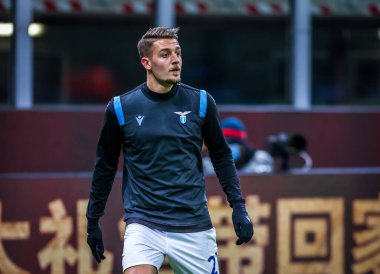 SS Lazio 'dan Sergej Milinkoviç-Saviç İtalya' nın Milano, İtalya 'daki Giuseppe Meazza stadyumunda oynanan FC Internazionale-SS maçı sırasında ısındı.