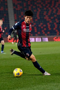 Takehiro Tomiyasu (Bologna FC) İtalya futbol takımı Serie A maçında Bologna FC - Benevento Calcio maçında Renato Dall & # 39; Ara stadyumunda, 12 Şubat 2021 - Kredi: LiveMedia / Alessio Marini