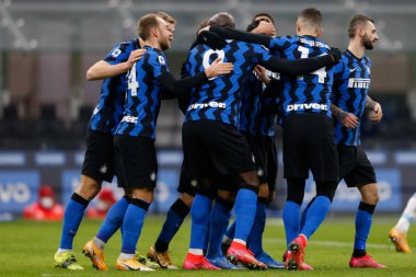 Romelu Lukaku (FC Internazionale) İtalya 'nın başkenti Milano' daki Giuseppe Meazza Stadyumu 'nda oynanan FC Internazionale maçının açılış maçında gol attıktan sonra kutlama yapıyor.