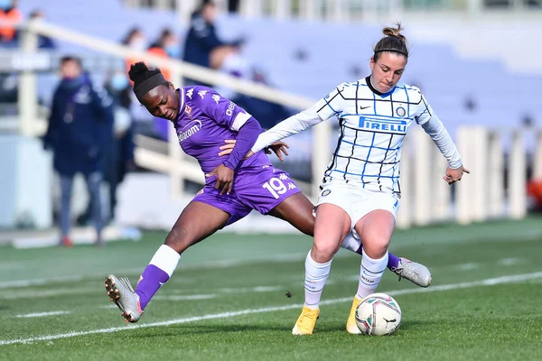 Gloria Marinelli (Inter) ve Abigail Kim (Fiorentina Femminile) İtalyan Coppa Italia Women maçında ACF Fiorentina Femminile FC Internazionale 'ye karşı Floransa, İtalya' daki Artemio Franchi Stadyumu, 14 Şubat 2021 - Fotoğraf: LiveMedia / L