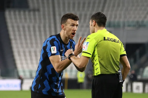 Ivan Perisic Internazionale Geschil Met Scheidsrechter Tijdens Italiaanse Voetbalwedstrijd Coppa — Stockfoto