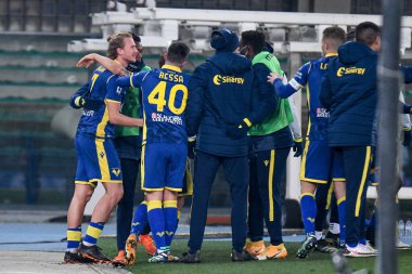 Federico Ceccherini (Hellas Verona), İtalya 'nın Verona kentinde bulunan Marcantonio Bentegodi Stadyumu' nda oynanan Hellas Verona-Parma Calcio maçında attığı 2-1 'lik golü kutluyor.