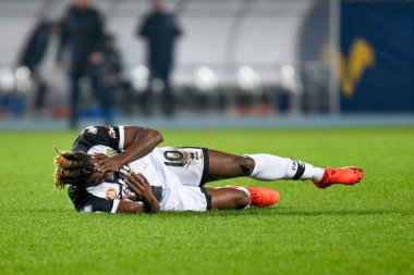 Yann Karamoh (Parma), İtalya 'nın Verona kentindeki Marcantonio Bentegodi Stadyumu' nda oynanan Serie A karşılaşmasında Antonin Barak (Hellas Verona) faulünden yaralandı.