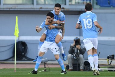  SS Lazio (10) takımından Luis Alberto, 20 Şubat 2021 'de İtalya' daki Stadio Olimpico 'da oynanan SS Lazio - LiveMedia / Claudio Pasquazi maçında gol attıktan sonra kutlama yapıyor.