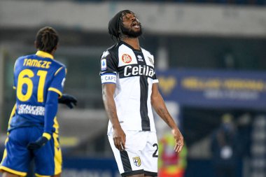 15 Şubat 2021 'de İtalya' nın Verona kentinde Marcantonio Bentegodi Stadyumu 'nda oynanan Hellas Verona - LiveMedia / Ettore Griffoni maçı sırasında Kouassi Gervinho' nun (Parma) yaşadığı hayal kırıklığı ve hayal kırıklığı