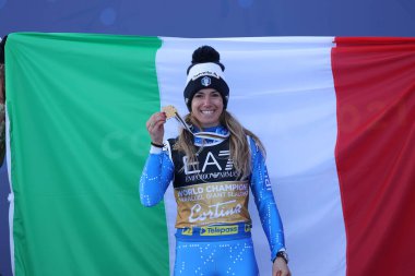  BASSINO Marta (ITA) Alp disiplini kayak yarışı sırasında 2021 FIS Alp Dünya SKI Şampiyonası - Paralel Dev Slalom - Cortina Rumerlo 'daki Kadınlar (BL), İtalya, 16 Şubat 2021 - Fotoğraf: LiveMedia / Sergio Bisi