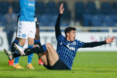 Matteo Pessina (Atalanta), 21 Şubat 2021 'de İtalya' nın Bergamo kentindeki Gewiss Stadyumu 'nda oynanan Atalanta BC-SSC Napoli maçı sırasında penaltı alamadıktan sonra protestoya katıldı.