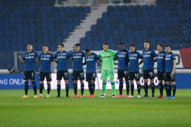 Atalanta, İtalya 'nın Bergamo kentindeki Gewiss Stadyumu' nda oynanan Atalanta BC-SSC Napoli maçı sırasında bir dakikalık saygı duruşmasında: LiveMedia / Francesco Scaccianoce