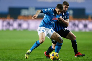 Robin Gosens (Atalanta) ve Giovanni Di Lorenzo (SSC Napoli) İtalya 'nın Bergamo kentindeki Gewiss Stadyumu' nda Atalanta BC ile SSC Napoli maçında, 21 Şubat 2021 - Kredi: LiveMedia / Francesco Scaccianoce