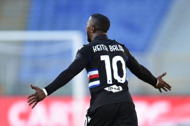 İtalyan futbolcu Sampdoria 'dan Balde Keita, Serie A karşılaşmasında jest olarak 20 Şubat 2021' de İtalya 'nın başkenti Roma' daki Stadio Olimpico 'da SS Lazio vs UC Sampdoria' ya karşı.
