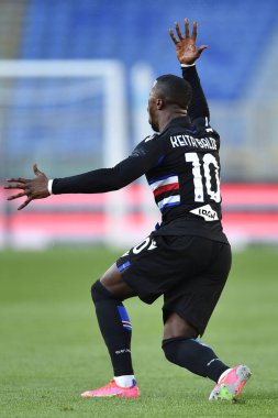 İtalyan futbolcu Sampdoria 'dan Balde Keita, Serie A karşılaşmasında jest olarak 20 Şubat 2021' de İtalya 'nın başkenti Roma' daki Stadio Olimpico 'da SS Lazio vs UC Sampdoria' ya karşı.