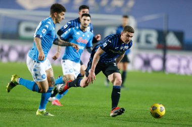 Robin Gosens (Atalanta) ve Giovanni Di Lorenzo (SSC Napoli) İtalya 'nın Bergamo kentindeki Gewiss Stadyumu' nda Atalanta BC ile SSC Napoli maçında, 21 Şubat 2021 - Kredi: LiveMedia / Francesco Scaccianoce