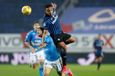 Luis Muriel (Atalanta) ve Matteo Politano (SSC Napoli) İtalya 'nın Bergamo şehrindeki Gewiss Stadyumu' nda Atalanta BC ile SSC Napoli maçında, 21 Şubat 2021 - Kredi: LiveMedia / Francesco Scaccianoce
