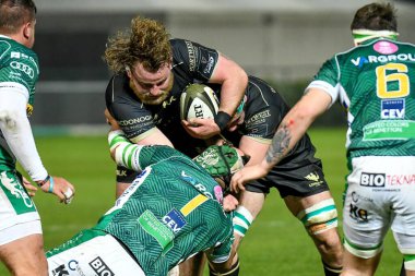Finlay Bealham (Connacht) Rugby Guinness Pro 14 maçında Thomas Gallo (Benetton Treviso) tarafından, Treviso, İtalya 'daki Monigo Stadyumu' nda Benetton Treviso-Connacht Rugby maçında, 26 Şubat 2021 - Fotoğraf: LiveMedia / Ettore Griffoni