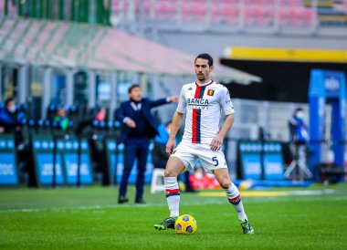 Genoa CFC takımından Edoardo Goldaniga, İtalya 'nın Milano şehrindeki Giuseppe Meazza Stadyumu' nda oynanan FC Internazionale-Genoa CFC maçı sırasında görev başında.