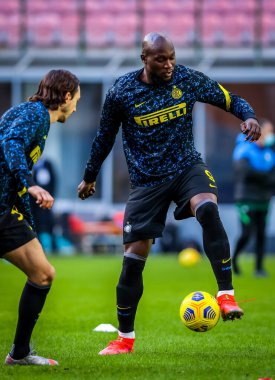 FC Internazionale takımından Romelu Lukaku, İtalya 'nın Milano şehrindeki Giuseppe Meazza Stadyumu' nda oynanan FC Internazionale-Genoa maçında ısındı.