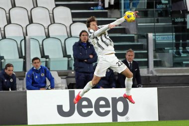 Federico Chiesa (Juventus FC) İtalya 'nın Torino kentindeki Allianz Stadyumu' nda oynanan Juventus FC-Spezia Calcio maçı sırasında topu kontrol etmektedir.