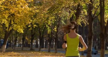 Sonbahar Park'ta jogging runner 